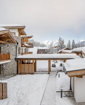 Winterliche Ansicht vom AlpenParks Alpina Seefeld