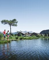 Paar beim Nordic Walking in Seefeld
