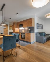 Wohn-Küche-Essbereich im Apartment
