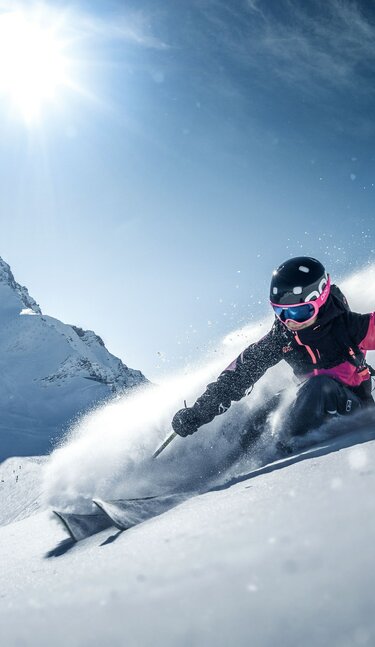 Frau beim Skifahren am Kitzsteinhorn
