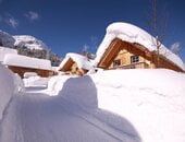Außenansicht der Hagan Lodge Altaussee im Winter