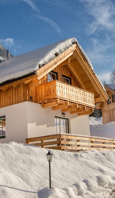 Außenansicht der Hagan Lodge Altaussee im Winter