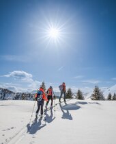 Gruppe beim Skitourengehen in Mühlbach am Hochkönig