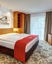 Schlafzimmer im AlpenParks Hotel Maria Alm