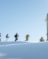 Gruppe beim Schneeschuhwandern in Osttirol