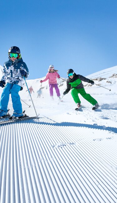 Familie beim Skifahren am Kitzsteinhorn
