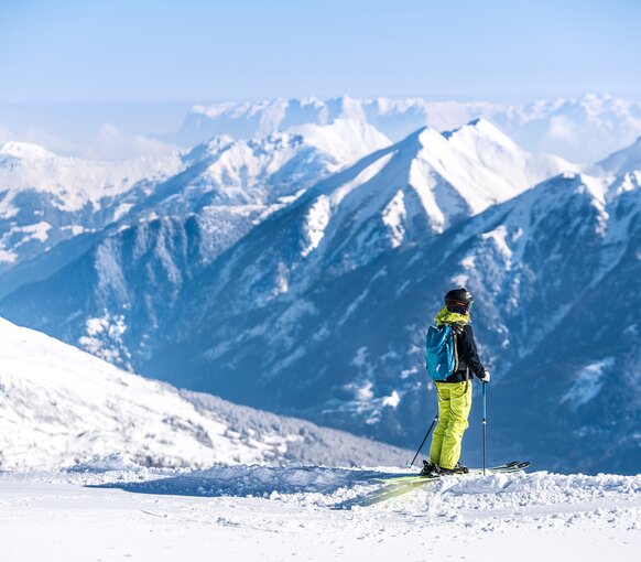 Frau beim Skifahren in Gastein