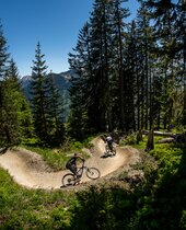 Mountainbiker auf der Panorama Line in Saalbach