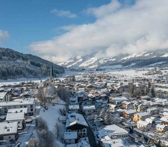 Winterliche Ansicht von Kirchberg in Tirol